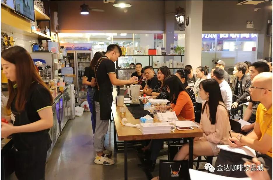 味都帶你走進秋冬季新品，交流與了解飲品文化